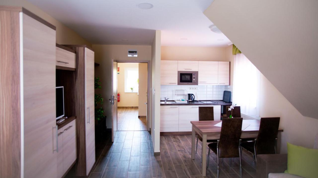 Irany Colorado Apartman Bed & Breakfast นีเรกฮาซา ภายนอก รูปภาพ